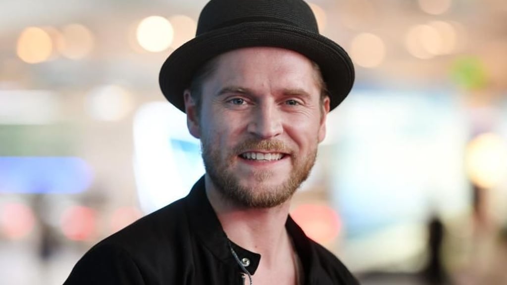 Johannes Oerding wird ohne Hut nicht erkannt