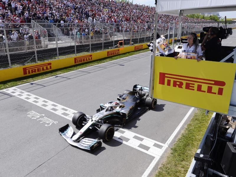 Lewis Hamilton überquert die Ziellinie als Zweiter ist aber Sieger des Rennens in Kanada. Foto: Paul Chiasson/The Canadian Press/AP