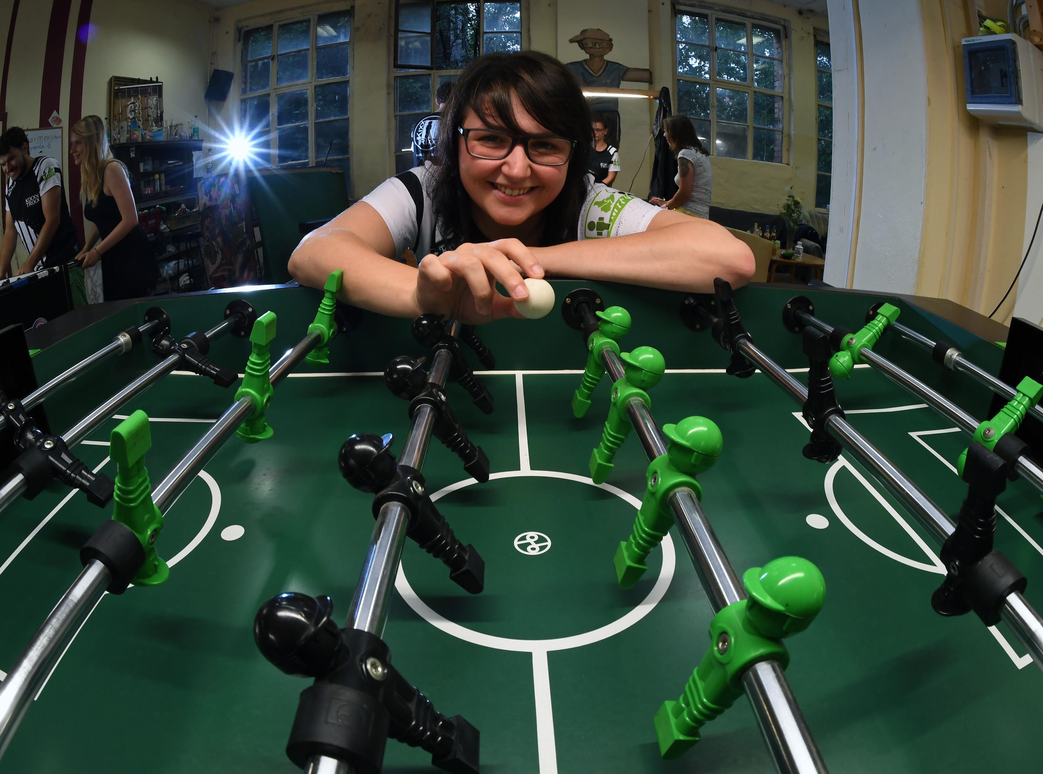 Die Tischfußball Bundesliga-Spielerin Liuba Sydorchuk vom Kixx'n'Trixx Tischfußball e.V.