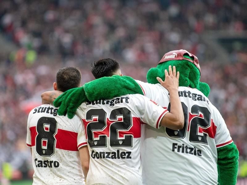Nach dem Sieg gegen VfL Wolfsburg geht der VfB Stuttgart positiv in die Relegation. Foto: Sebastian Gollnow