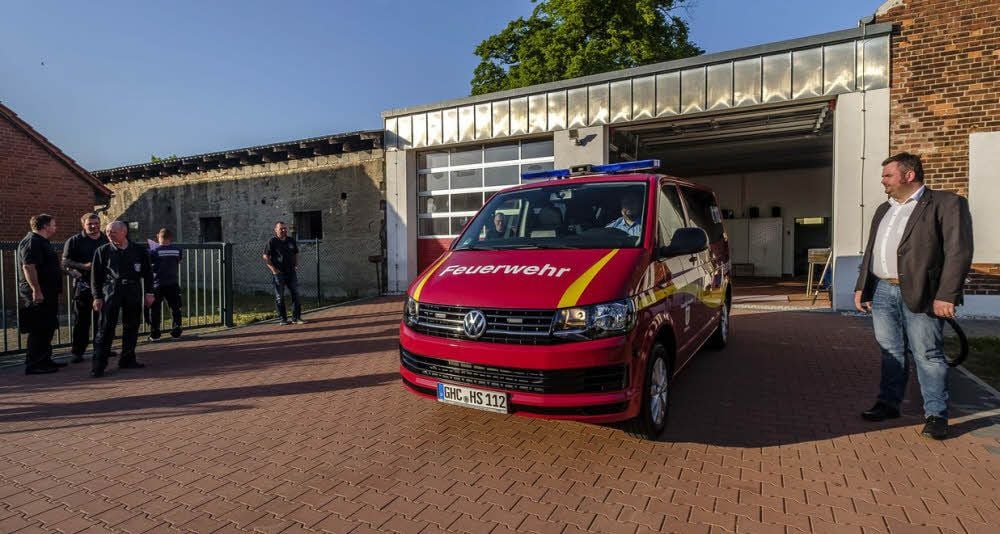 Der neue Mannschaftstransportwagen der Feuerwehr Schköna/Hohenlubast wurde vorgestellt.