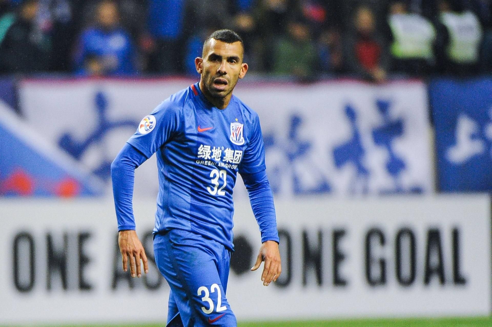 Carlos Tevez, hier im Trikot von Shanghai Greenland Shenhua F.C.