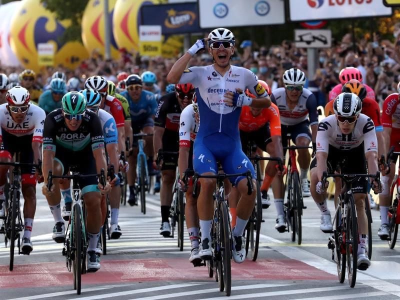 Musste sich in Krakau dem Italiener Davide Ballerini (M) geschlagen geben: Pascal Ackermann (l). Foto: Grzegorz Momot/PAP/dpa