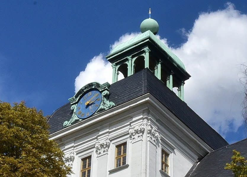 Markanter Blickfang: der Turm von Schloss Neu-Augustusburg