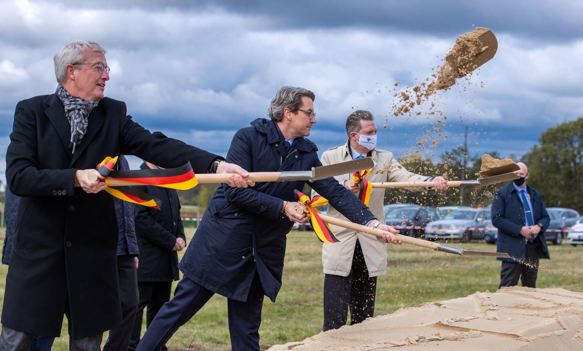 Erster Spatenstich beim Baubeginn der länderverbindenden neuen Elbebrücke im Verlauf der künftigen Bundesautobahn 14.
