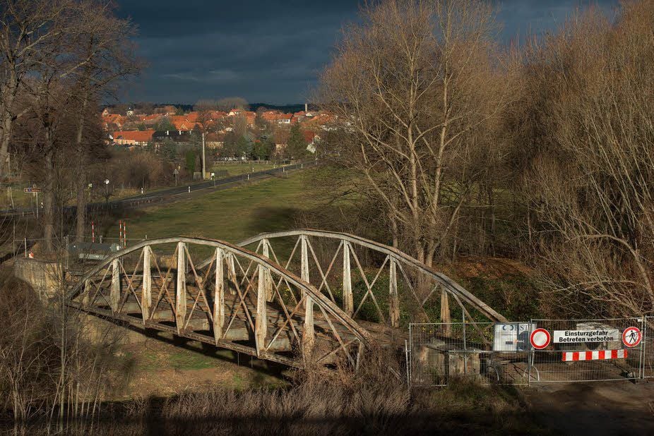 Die Friedensbrücke zwischen Neinstedt und Weddersleben: Das geschichtsträchtige Bauwerk sei ein Symbol für die Einigkeit beider Kommunen, meint die Interessengemeinschaft zur Erhaltung der Brücke.