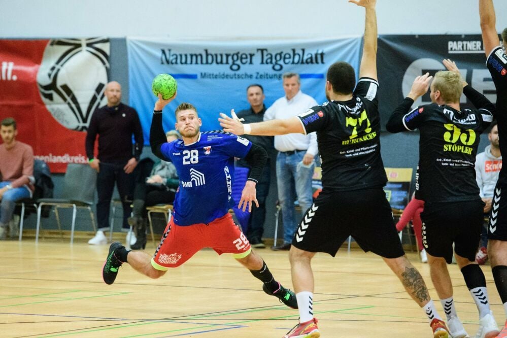 An Handball ist beim HCB - hier Daniel Zele (l.) - zurzeit nicht zu denken. Die Spieler halten sich mit individuellem Kraft- und Lauftraining fit.