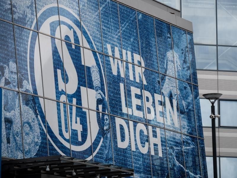 Schalke darf sich über eine Landesbürgschaft von NRW freuen. Foto: Fabian Strauch/dpa