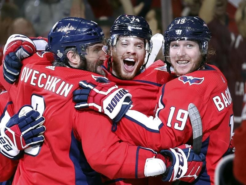 Die Washington Capitals feiern den Sieg gegen die Vegas Golden Knights. Foto: Alex Brandon/AP
