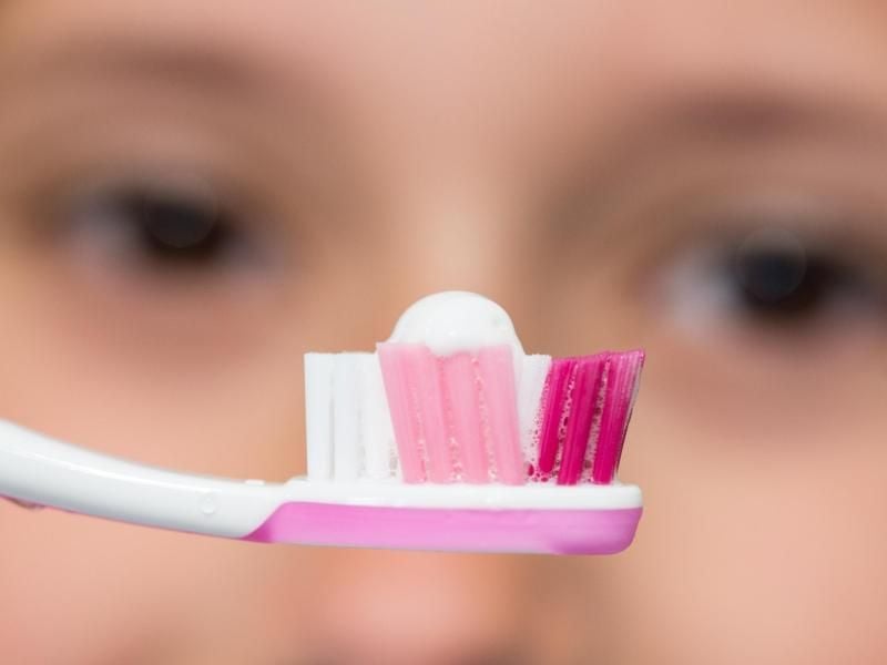 Über Fluorid in Zahnpasta gehen die Meinung weit auseinander. Foto: Patrick Seeger/dpa