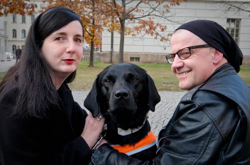 Jennifer Sonntag, ihr Partner Dirk Rotzsch und Blindenhund Paul sind ein eingespieltes Team.