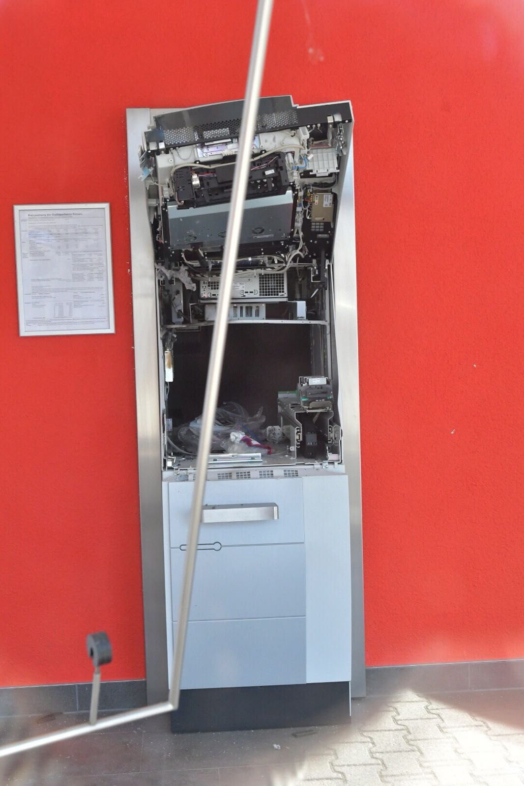 Der Sparkassen-Automat wurde stark beschädigt.