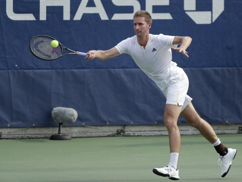 Florian Mayer ist in New York am Ende seiner langen Tennis-Reise angekommen. Foto: Jason Decrow/AP