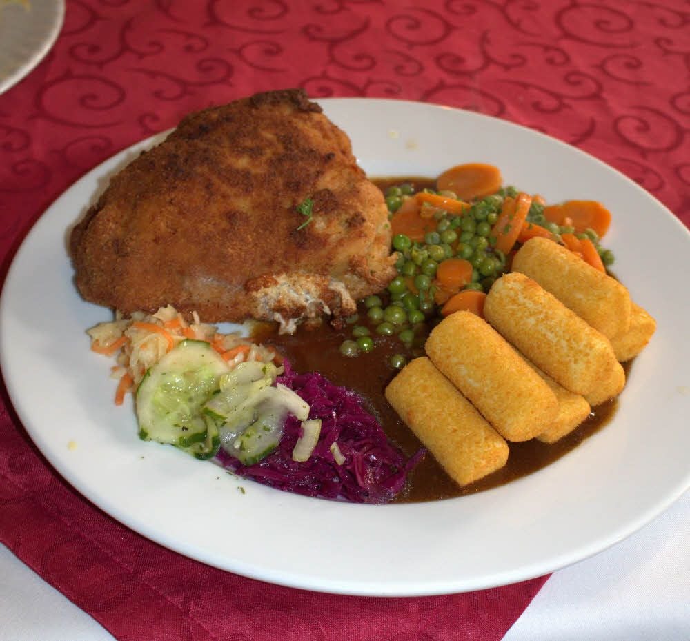 Auch ein hausgemachtes Postmeisterschnitzel wird aufgetischt.