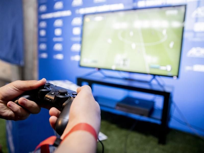 Die Hamburger Sportvereine können E-Sport künftig gemeinnützig anbieten. Foto: Christoph Soeder/dpa