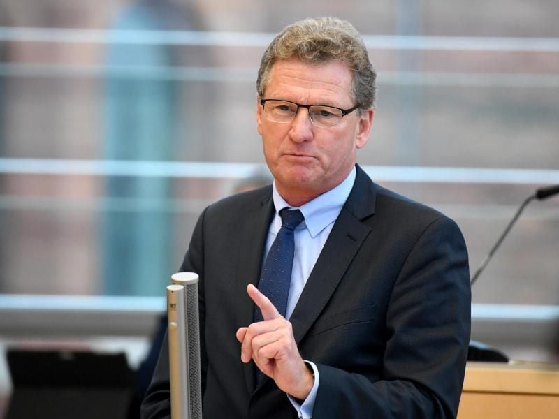 Bernd Buchholz (FDP), Verkehrsminister von Schleswig-Holstein, spricht bei einer Landtagssitzung. Foto: Carsten Rehder/Archiv