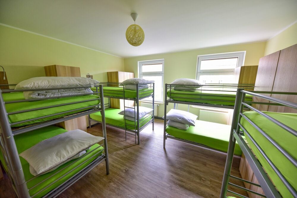 Für etwa 15 Euro pro Person und Nacht kann man im Hostel in einem Achtbettzimmer schlafen.