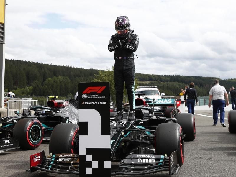 Lewis Hamilton wird schwer zu schlagen sein - die Pole holte er sich mit mehr als einer halben Sekunde Vorsprung. Foto: Francois Lenoir/POOL REUTERS/AP/dpa