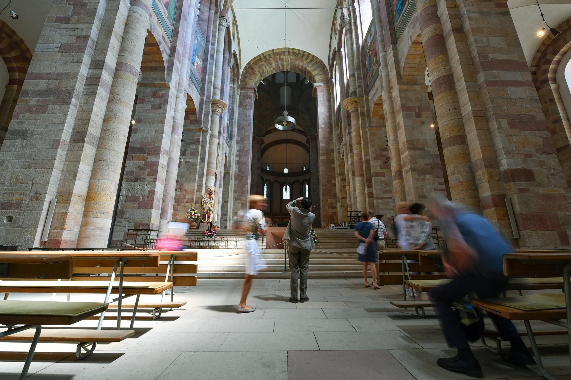 Der Altar im Kaiserdom von Speyer. Der frühere Bundeskanzler Helmut Kohl wird seine letzte Ruhestätte auf einem Friedhof in Speyer finden.