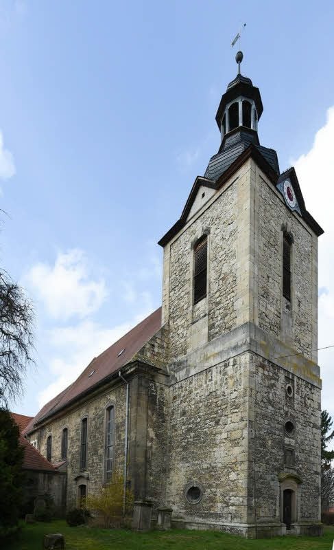 In der barocken Kirche aus dem Jahr 1766 hat eine Orgel der Klosterhäseler Orgelbauwerkstatt Heerwagen die Zeigen überdauert.