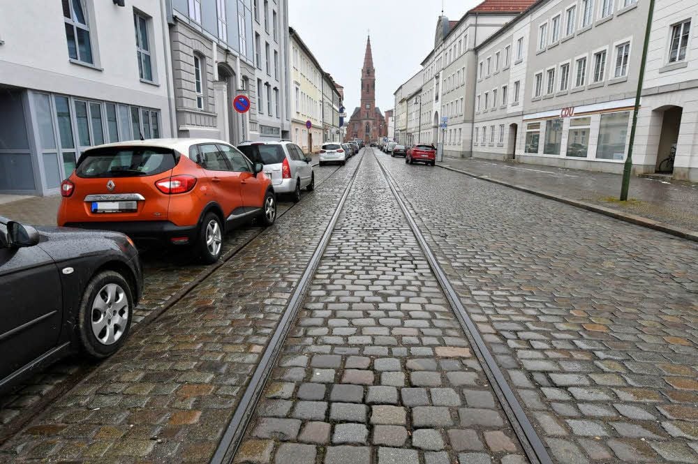 Ferdinand-von-Schill-Straße - auch die Gleise werden verschwinden.