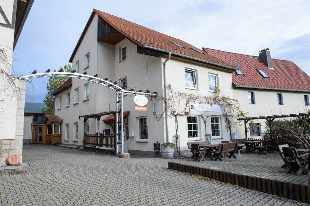 Es ist Ruhe eingekehrt, doch in der schönen Jahreszeit ist das „Fässchen“ auch wegen Freisitz und Spielplatz vor dem Haus eine willkommene Adresse.