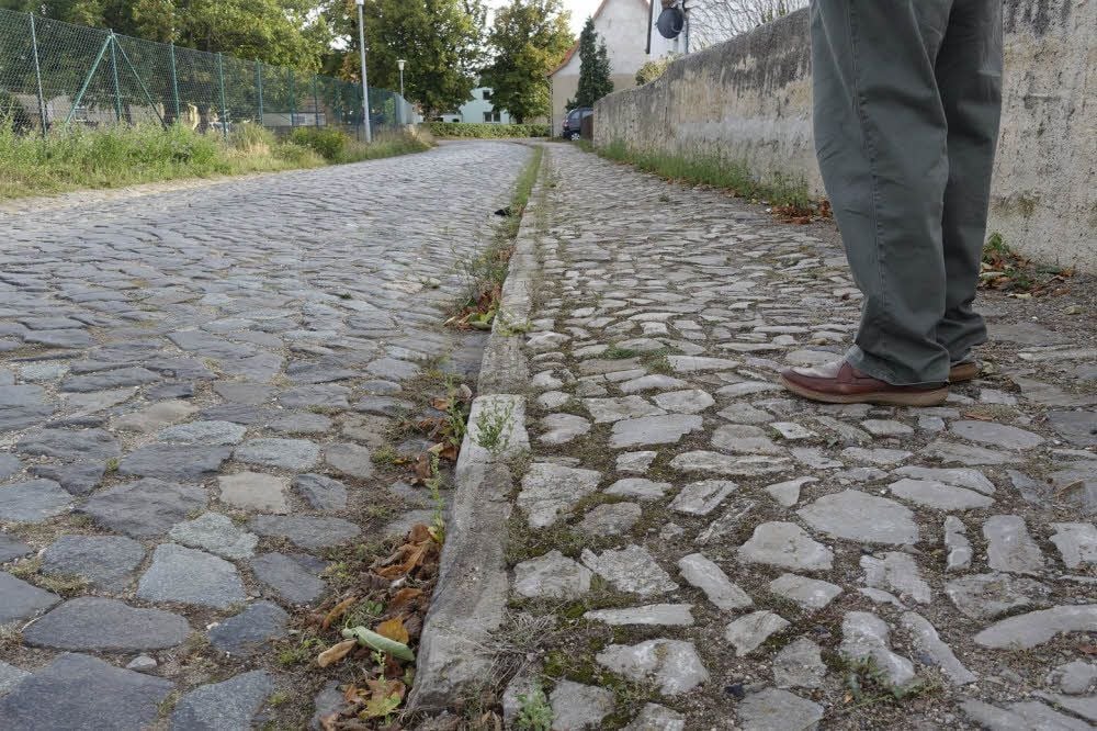 Hier führt der Weg lang für Leute, die ins Dorfzentrum von Mehringen zum Einkaufen wollen.