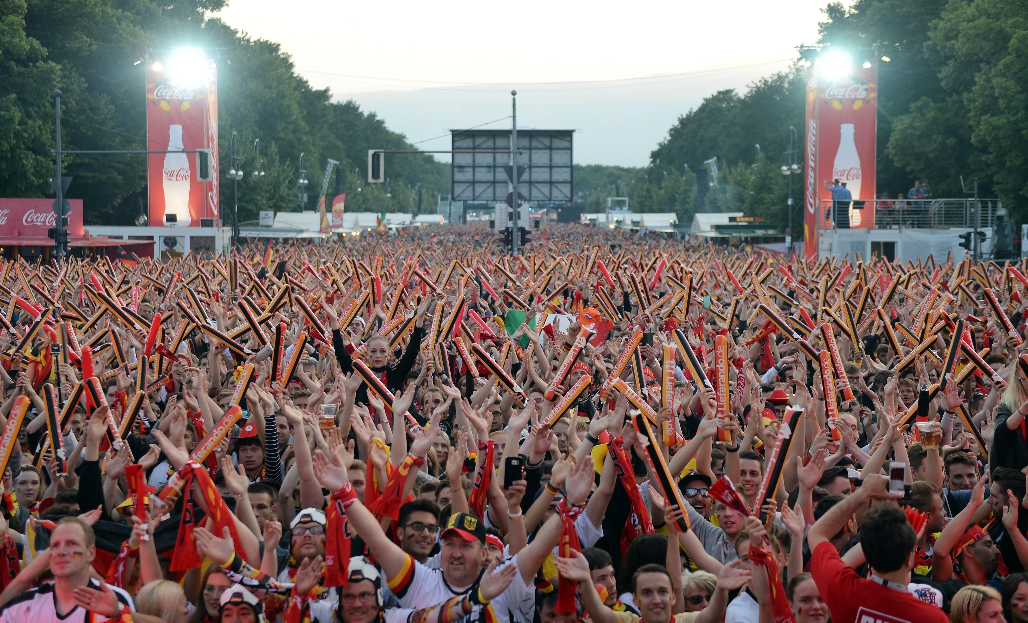 Vor diesem Publikum könnte am Montag Mittag die deutsche Nationalelf stehen.