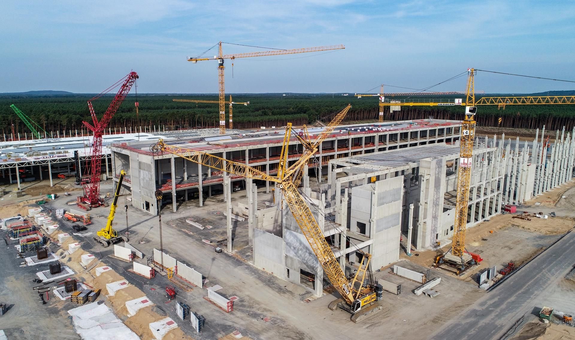 Blick über die Tesla-Gigafactory in Grünheide