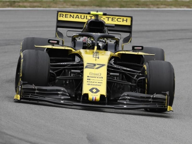 Nico Hülkenberg leistete sich mit seinem Renault einen Ausritt ins Kiesbett. Foto: Joan Monfort/AP