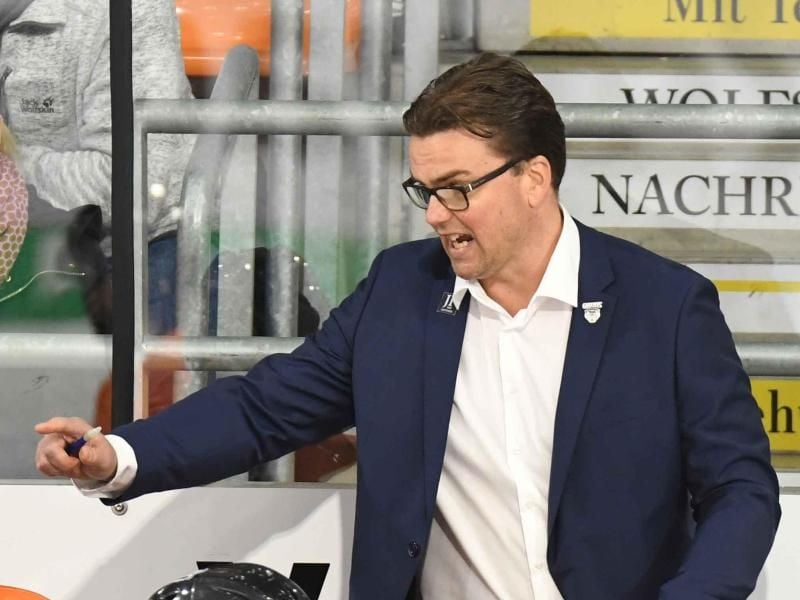 Die Grizzlys Wolfsburg trennen sich von Trainer Pekka Tirkkonen bereits nach nur 13 Spieltagen wieder. Foto: Peter Steffen