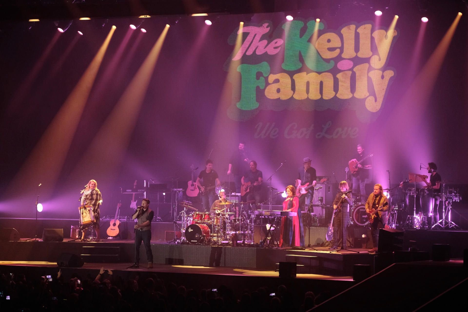 Die Kelly Family begeistert immer noch abertausende Fans auf der ganzen Welt.