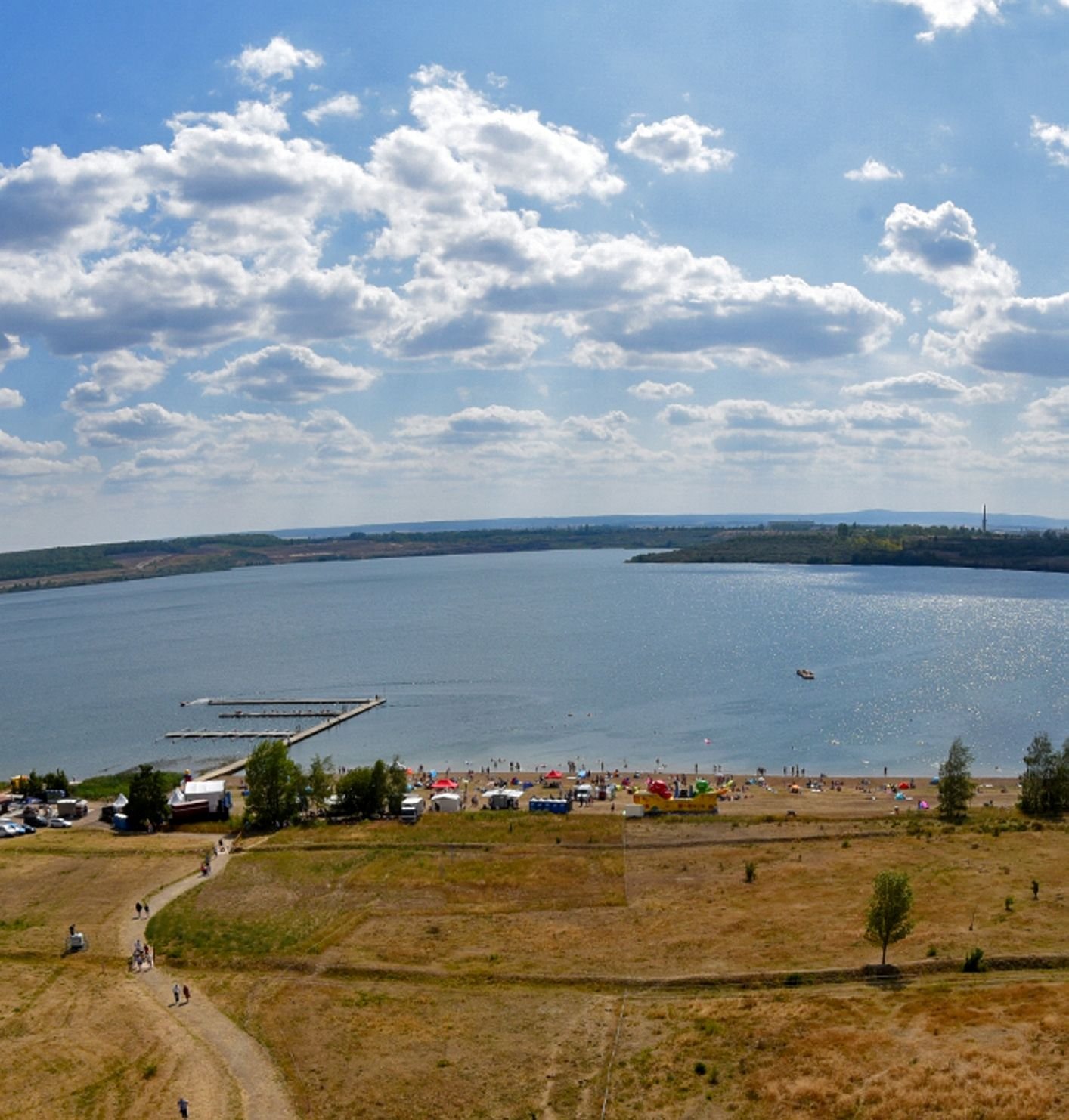 Blick vom Ufer auf den Concordiasee in Schadeleben