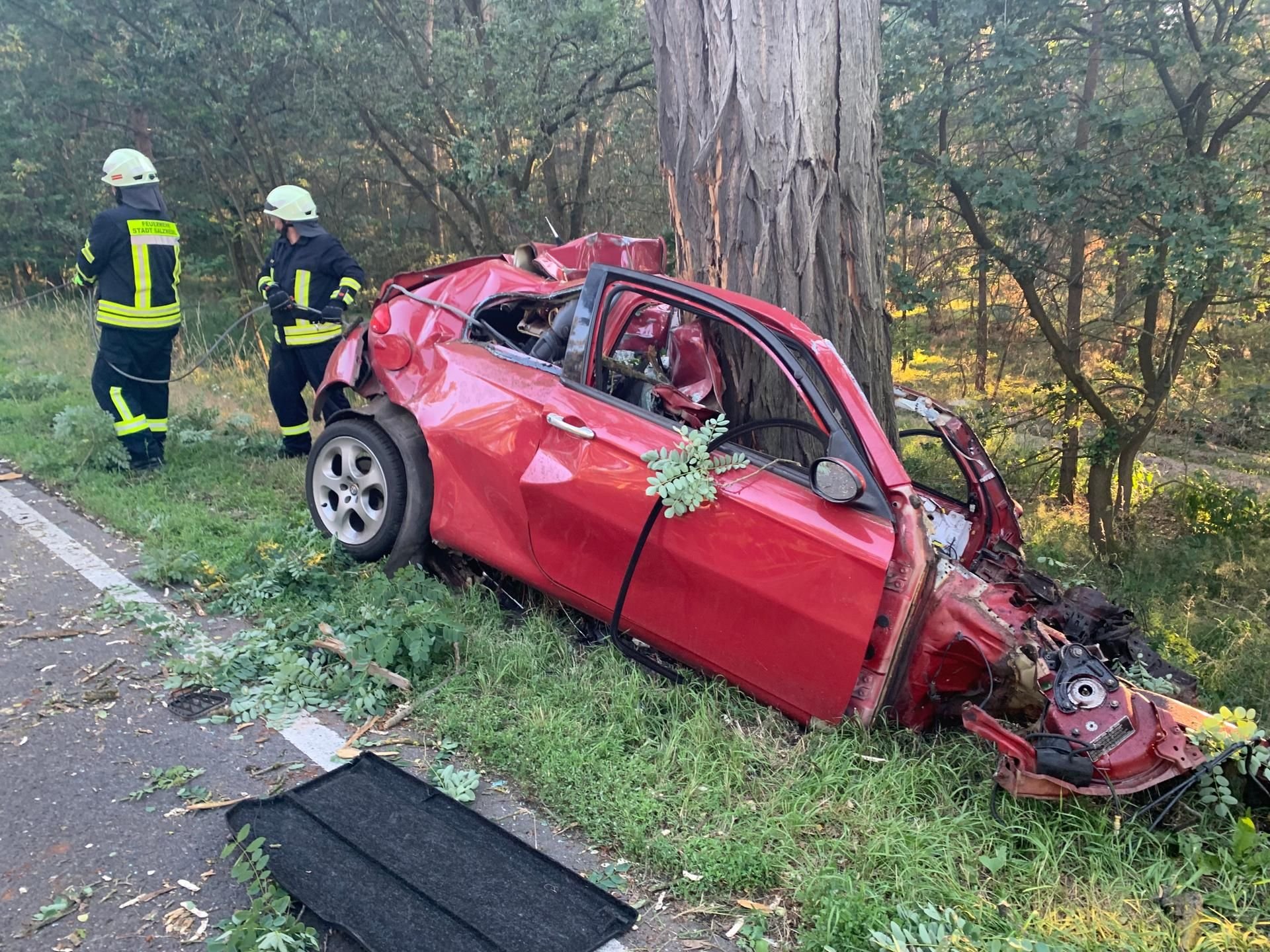 Nahe Salzwedel kam es am Freitagabend zu einem tödlichen Unfall auf der B248.