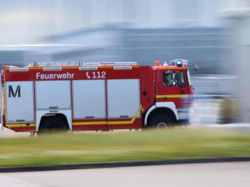 Ein Fahrzeug der Flughafenfeuerwehr. Foto: Stephan Jansen/Archiv