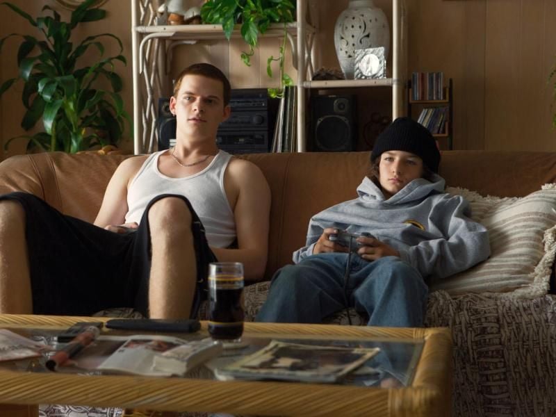 Stevie (Sunny Suljic, r) hat es nicht leicht mit seinem großen Bruder Ian (Lucas Hedges). Foto: MFA