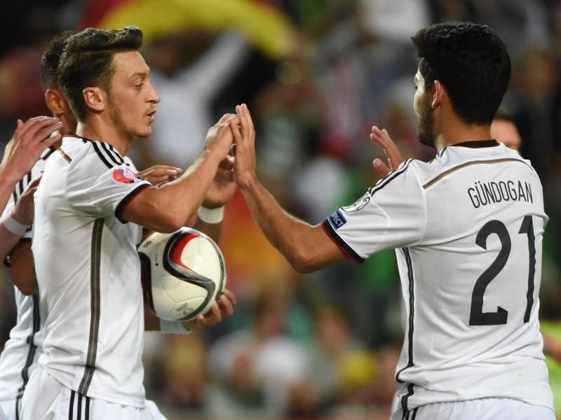 Sorgten mit ihrem Erdogan-Besuch für höchst unterschiedliche Reaktionen: Mesut Özil und Ilkay Gündogan. Foto: Arne Dedert