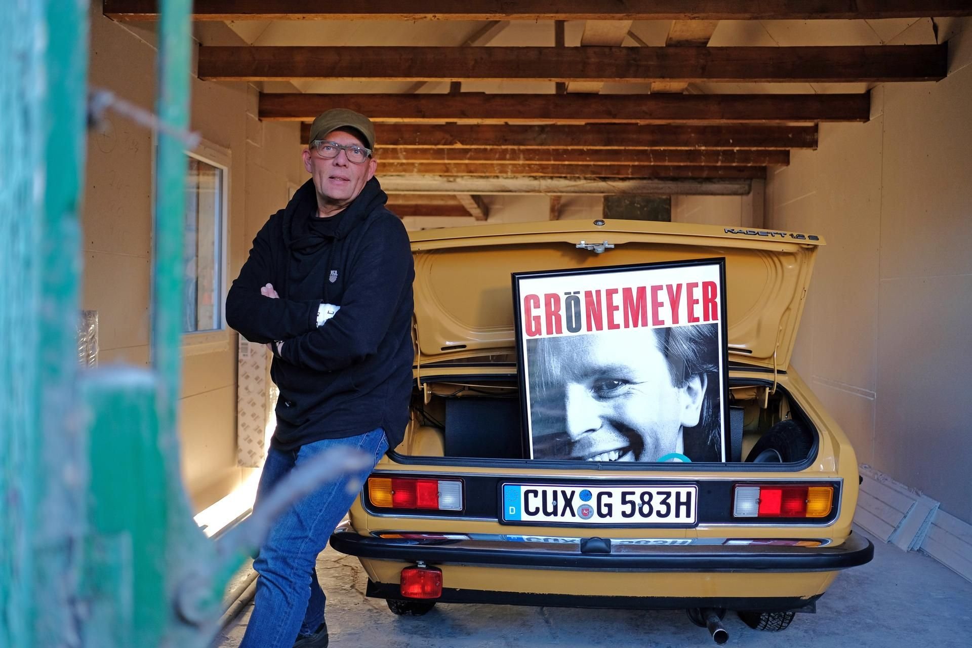 Wolfgang Heß hat mehr als 1000 Platten, CDs, Konzertposter und viele weitere Dinge zu Herbert Grönemeyer. Dem Musiker will er ein Fanmuseum bauen.