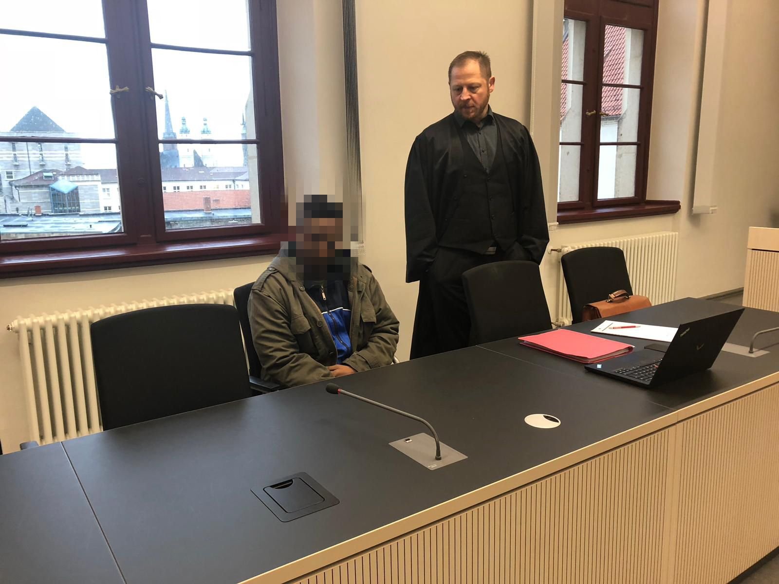 Angeklagter und sein Anwalt