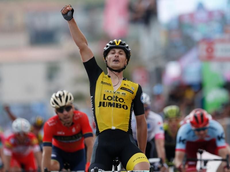 Der Italiener Enrico Battaglin vom Team LottoNL-Jumbo bejubelt seinen Etappensieg. Foto: Yuzuru Sunada/BELGA