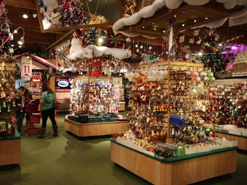 Alles im Überfluss: In „Bronner's Christmas Wonderland” ist das ganze Jahr über Weihnachten. Foto: Christina Horsten