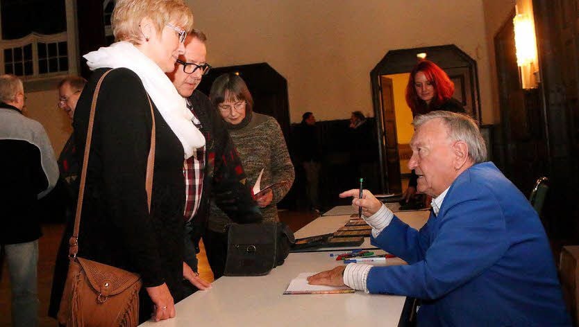 Erich von Däniken hat in Bernburg Fans.