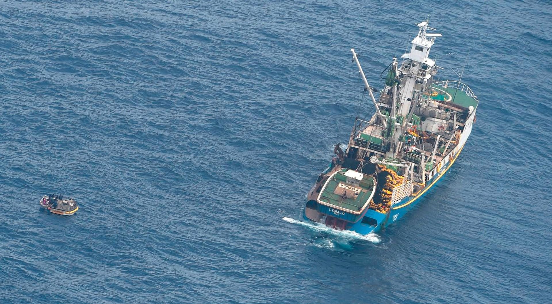 Ein Rettungsboot mit sieben Überlebenden konnte gefunden werden.