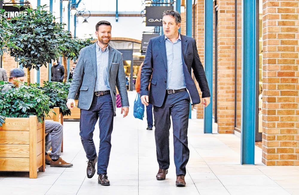 Center-Manager Jens Kahlow (li.) und der Neinver-Chef von Deutschland, Sebastian Sommer, wollen mit der Erweiterung der Verkaufsfläche in Brehna die Anzahl der Kunden deutlich erhöhen. Mitte April wird der zweite FOC-Abschnitt eröffnet.