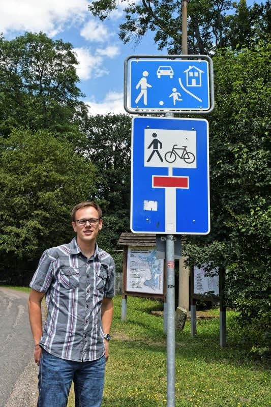 Nico Böwing verweist darauf, dass die Querallee eine verkehrsberuhigte Zone ist.