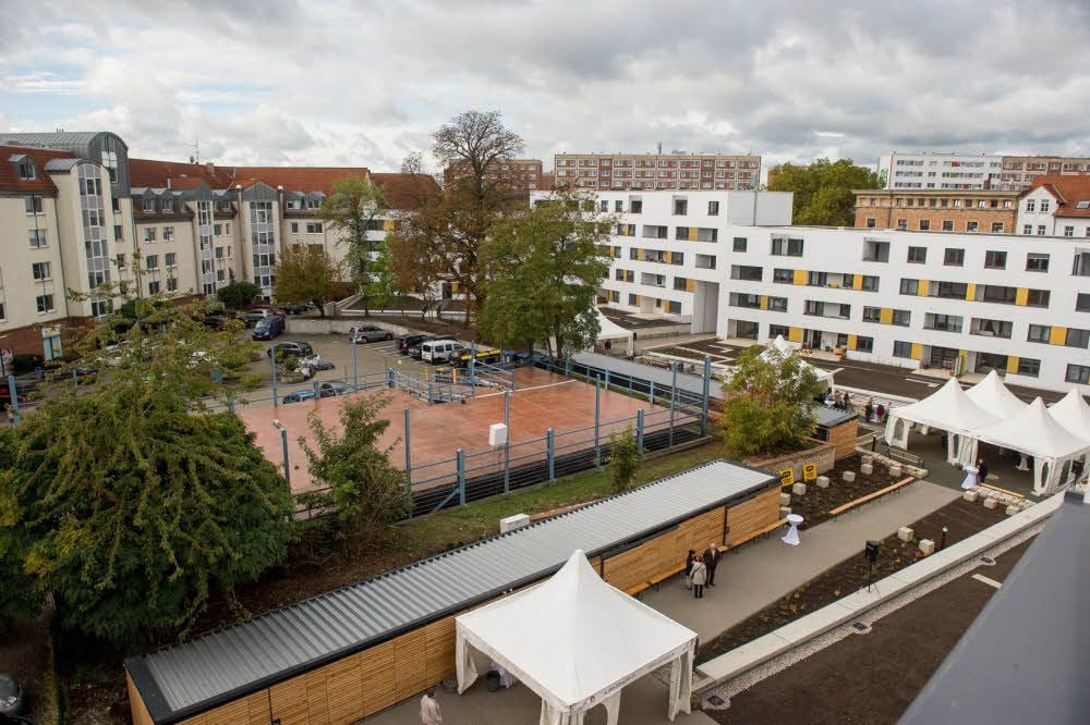 Blick vom Balkon aufs neue Königsviertel: Insgesamt sind 114 Wohnungen entstanden.