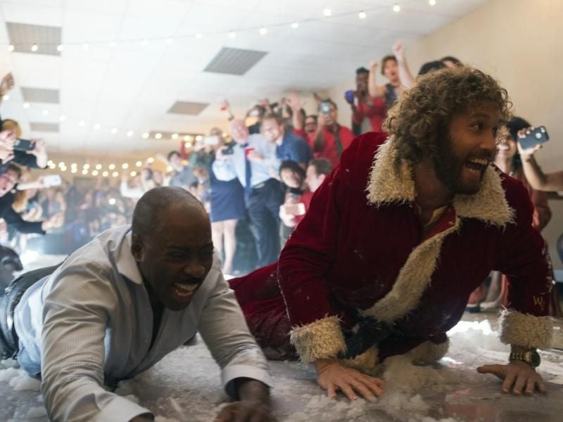 Clay (T.J. Miller, r) und Walter (Courtney B. Vance) haben richtig Spaß. Foto: Constantin Film