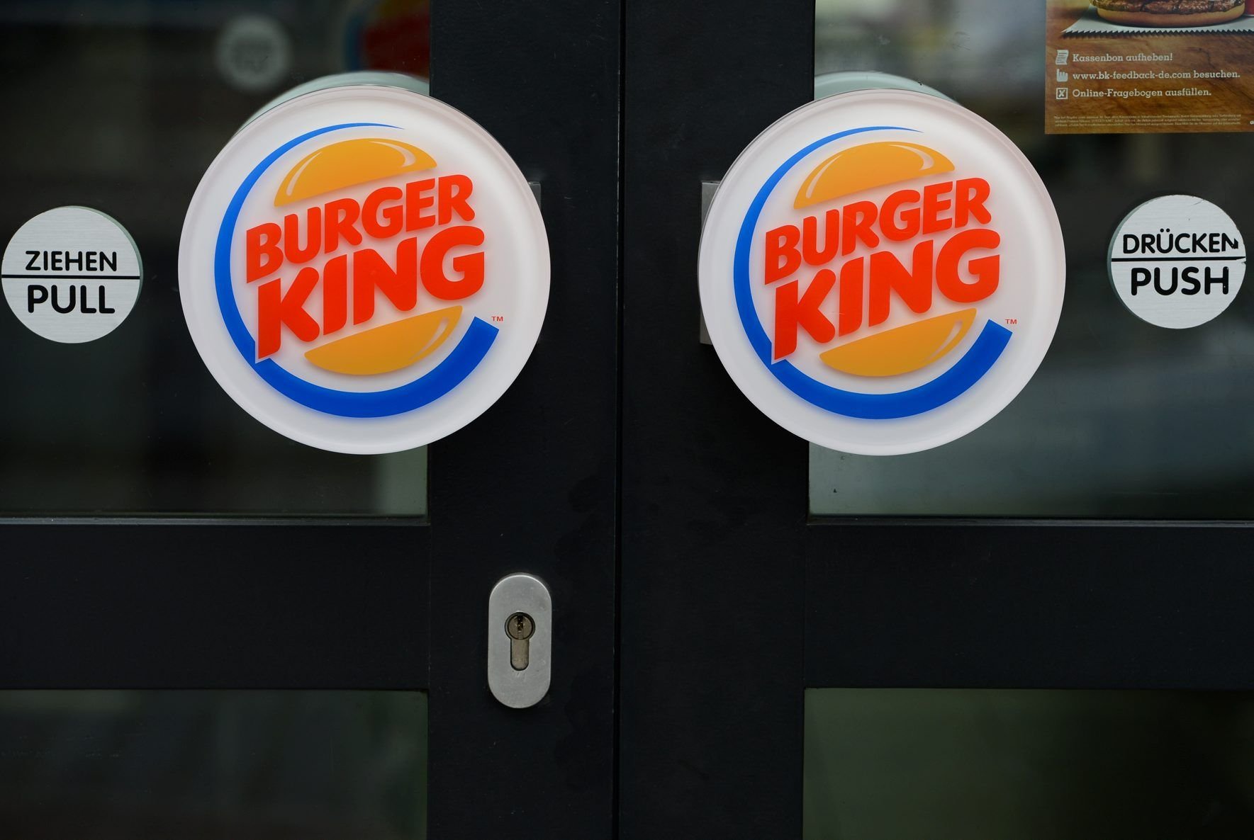 Eingangstür eines Burger King-Restaurants