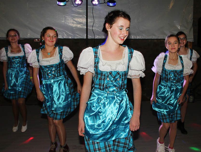 Die Kindertanzgruppe des Aderstedter Faschingsvereins „Sweet Devils“ eröffnete das Fest.