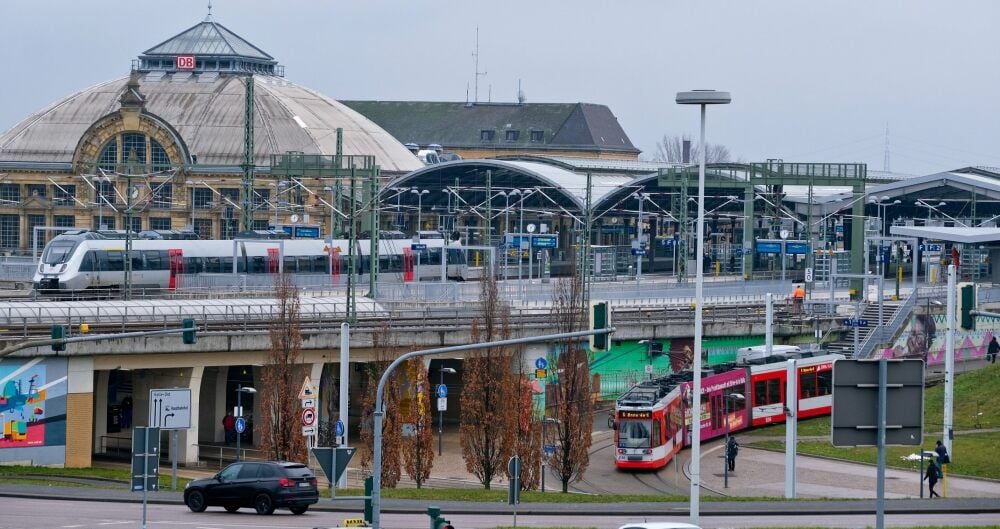 Fertig saniert nach mehr als sechs Jahren Bauzeit - Halles Hauptbahnhof.